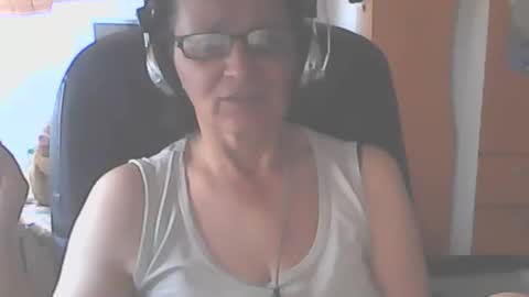 hellenmarie online show from September 20, 9:54 am