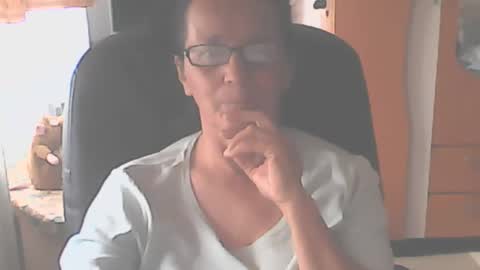 hellenmarie online show from September 29, 10:53 am