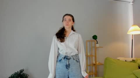 Snapshot of hellenumholtz chatting on February 17, 7:27 am Nala online show from February 17, 7:27 am