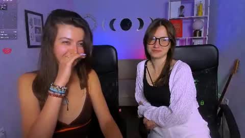 Helli online show from July 28, 8:52 pm
