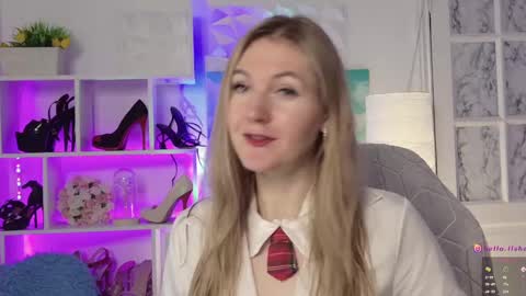 Snapshot of hello_lisha chatting on January 16, 8:11 am Alisia Monday to Friday from 10 am to 4 pm GMT 2 online show from January 16, 8:11 am