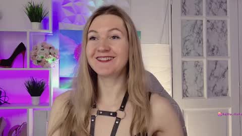 Snapshot of hello_lisha chatting on January 28, 8:04 am Alisia Monday to Friday from 10 am to 4 pm GMT 2 online show from January 28, 8:04 am