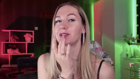 Alisia  Monday to Friday from 10 am to 4 pm GMT 2 online show from October 27, 8:18 am