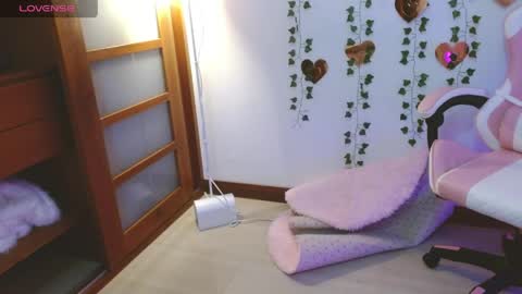 hellokitty_valery1 online show from May 20, 1:34 am