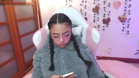 hellokitty_valery1 online show from June 8, 3:29 am