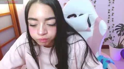 hellokitty_valery1 online show from June 22, 3:25 am
