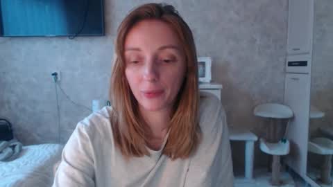 Snapshot of hellokittykaty chatting on February 17, 6:21 am Victory online show from February 17, 6:21 am