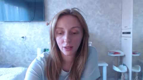 Snapshot of hellokittykaty chatting on April 17, 6:49 am Victory online show from April 17, 6:49 am