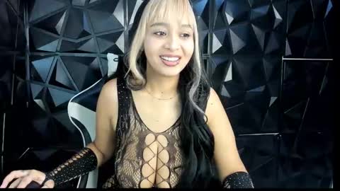 heluehorny13 online show from September 28, 5:24 am