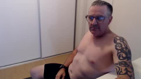 hempie1973 online show from November 12, 6:47 am