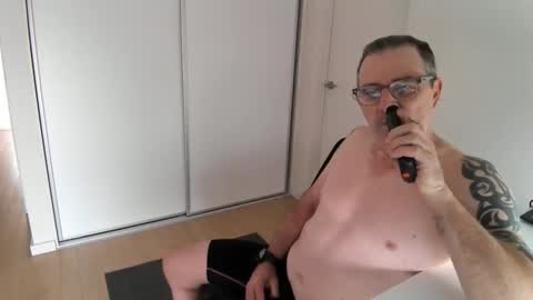 hempie1973 online show from November 28, 2:58 am