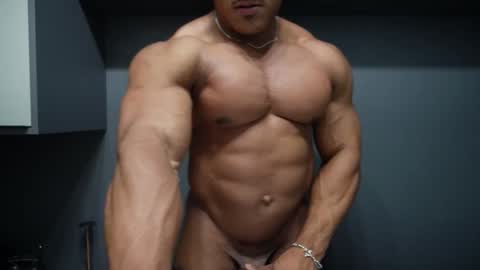 Snapshot of henrimusclee chatting on February 24, 11:03 pm Henri online show from February 24, 11:03 pm