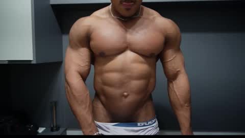 Snapshot of henrimusclee chatting on March 9, 10:14 pm Henri online show from March 9, 10:14 pm