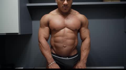 Snapshot of henrimusclee chatting on March 13, 11:00 pm Henri online show from March 13, 11:00 pm