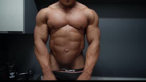 Snapshot of henrimusclee chatting on March 19, 10:36 pm Henri online show from March 19, 10:36 pm
