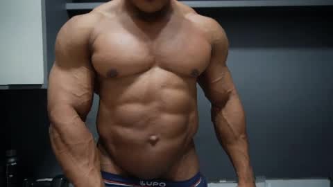 Snapshot of henrimusclee chatting on April 2, 10:18 pm Henri online show from April 2, 10:18 pm