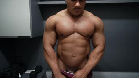 Snapshot of henrimusclee chatting on May 24, 8:47 pm Henri online show from May 24, 8:47 pm