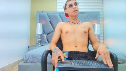 Snapshot of henry_green2 chatting on March 28, 7:57 pm Henry online show from March 28, 7:57 pm