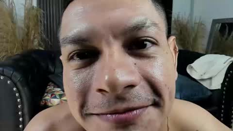 Snapshot of henrydouglas chatting on March 18, 6:05 am henrydouglas online show from March 18, 6:05 am