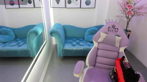 Hera  online show from April 20, 12:30 pm