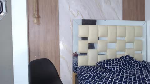 Snapshot of hera_divine chatting on April 4, 6:27 pm HERA online show from April 4, 6:27 pm