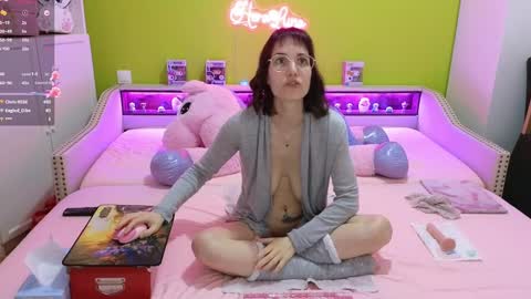 HeraLuna  online show from February 26, 2:04 am