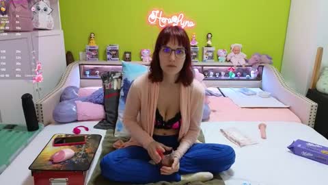 HeraLuna  online show from March 6, 9:55 pm