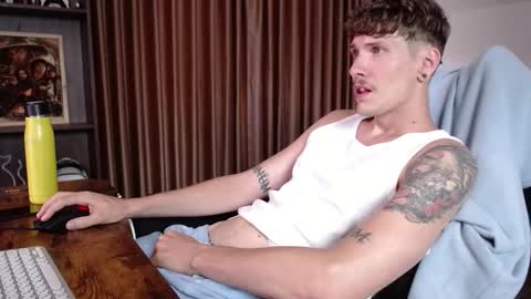 Snapshot of hercules__ chatting on September 26, 1:31 am Gregblonde Alextattoo online show from September 26, 1:31 am