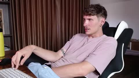 Snapshot of hercules__ chatting on September 27, 2:05 am Gregblonde Alextattoo online show from September 27, 2:05 am