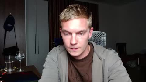 Snapshot of hercules__ chatting on September 28, 2:22 pm Gregblonde Alextattoo online show from September 28, 2:22 pm