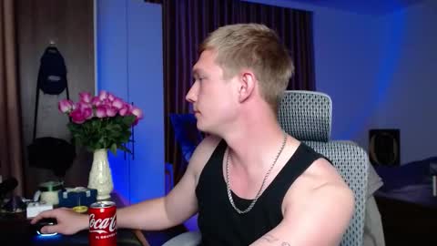 Snapshot of hercules__ chatting on September 30, 4:12 pm Gregblonde Alextattoo online show from September 30, 4:12 pm