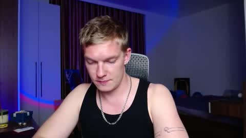 Snapshot of hercules__ chatting on October 4, 2:04 pm Gregblonde Alextattoo online show from October 4, 2:04 pm