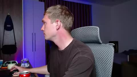 Snapshot of hercules__ chatting on October 6, 2:14 pm Gregblonde Alextattoo online show from October 6, 2:14 pm