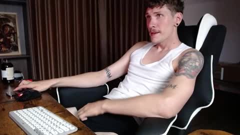 Snapshot of hercules__ chatting on November 19, 1:38 am Gregblonde Alextattoo online show from November 19, 1:38 am