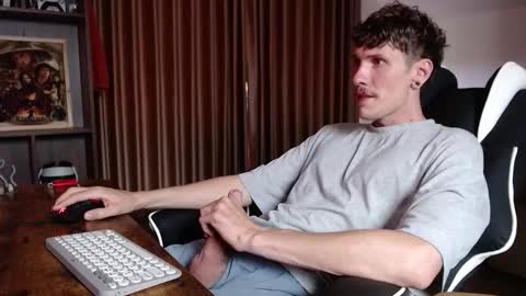 Snapshot of hercules__ chatting on November 27, 1:29 am Gregblonde Alextattoo online show from November 27, 1:29 am