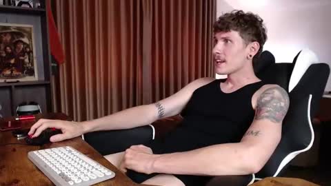 Snapshot of hercules__ chatting on December 5, 5:38 am Gregblonde Alextattoo online show from December 5, 5:38 am