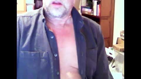 Snapshot of hereford66 chatting on January 10, 3:27 pm hereford66 online show from January 10, 3:27 pm