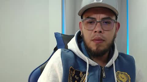 Snapshot of herick_baker chatting on April 4, 8:28 pm herick_baker online show from April 4, 8:28 pm