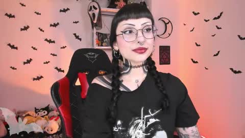 Snapshot of herinfernalmajesty chatting on October 8, 3:15 am Marie online show from October 8, 3:15 am