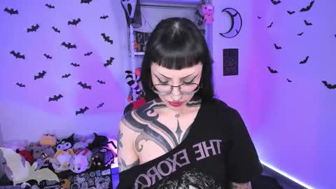 Snapshot of herinfernalmajesty chatting on October 30, 2:35 am Marie online show from October 30, 2:35 am