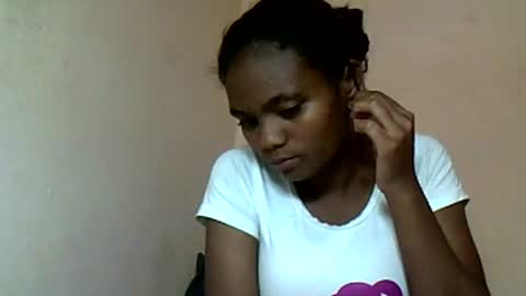 Snapshot of herisse01 chatting on June 19, 7:17 pm herisse01 online show from June 19, 7:17 pm