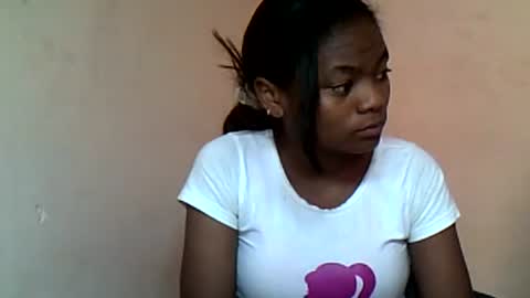 Snapshot of herisse01 chatting on June 23, 5:49 am herisse01 online show from June 23, 5:49 am