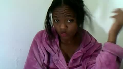 Snapshot of herisse01 chatting on July 9, 10:25 pm herisse01 online show from July 9, 10:25 pm