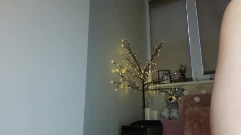 Snapshot of heroine_of_your_life chatting on February 14, 7:49 am Maryana online show from February 14, 7:49 am