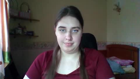 hess_luna_ online show from December 19, 10:11 am