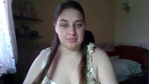 Snapshot of hess_luna_ chatting on February 24, 10:02 am hess_luna_ online show from February 24, 10:02 am