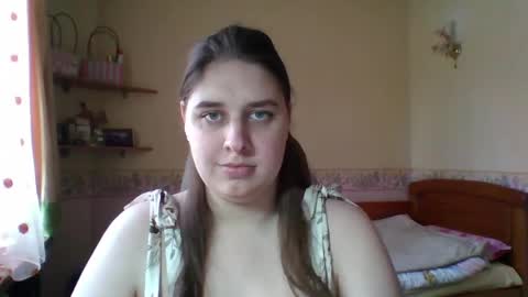 Snapshot of hess_luna_ chatting on March 6, 10:23 am hess_luna_ online show from March 6, 10:23 am
