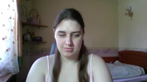 Snapshot of hess_luna_ chatting on April 7, 9:10 am hess_luna_ online show from April 7, 9:10 am