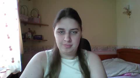 Snapshot of hess_luna_ chatting on April 9, 9:15 am hess_luna_ online show from April 9, 9:15 am