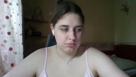 Snapshot of hess_luna_ chatting on April 22, 9:01 am hess_luna_ online show from April 22, 9:01 am